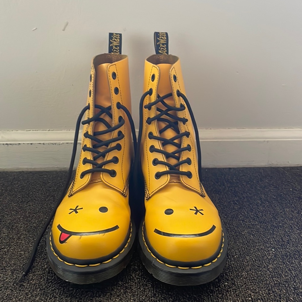 Rare Dr Martens Hincky boots yellow women’s size 9